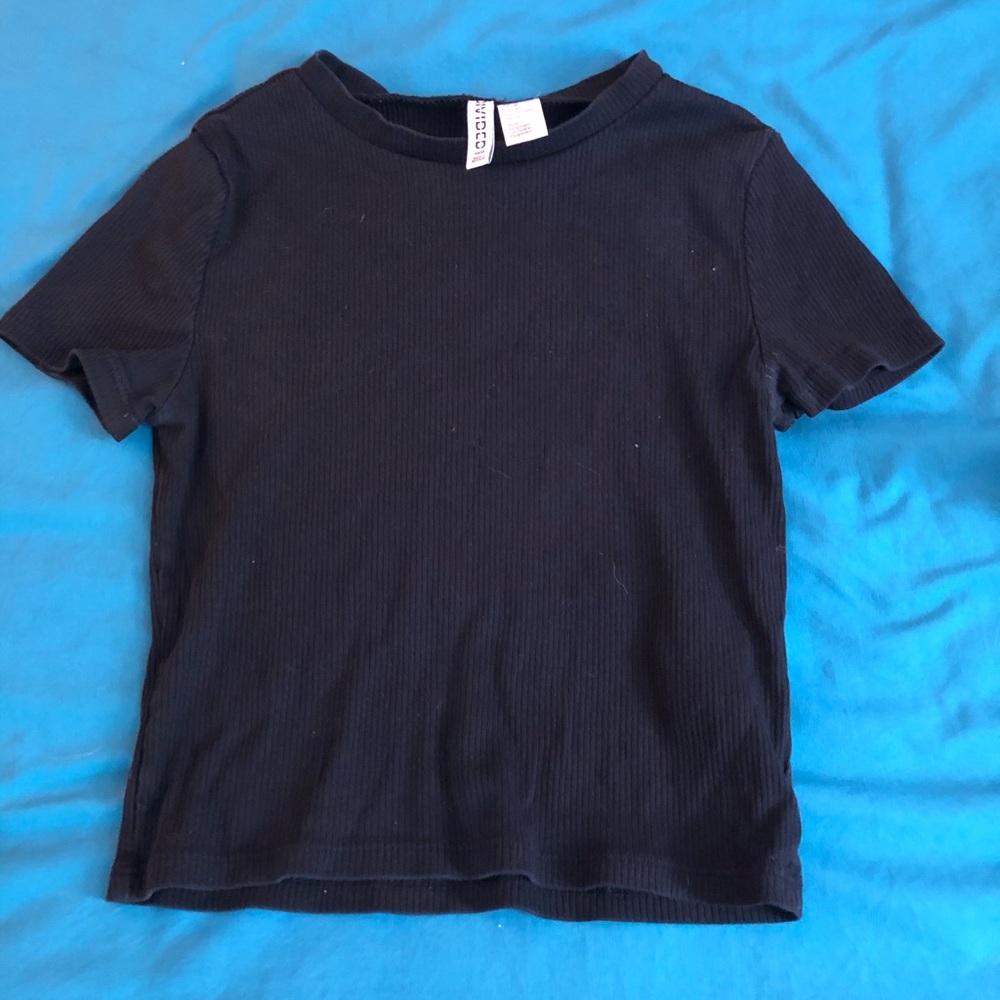 black tee